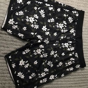 XL Mens Champs basketball shorts (Black with white flower print)